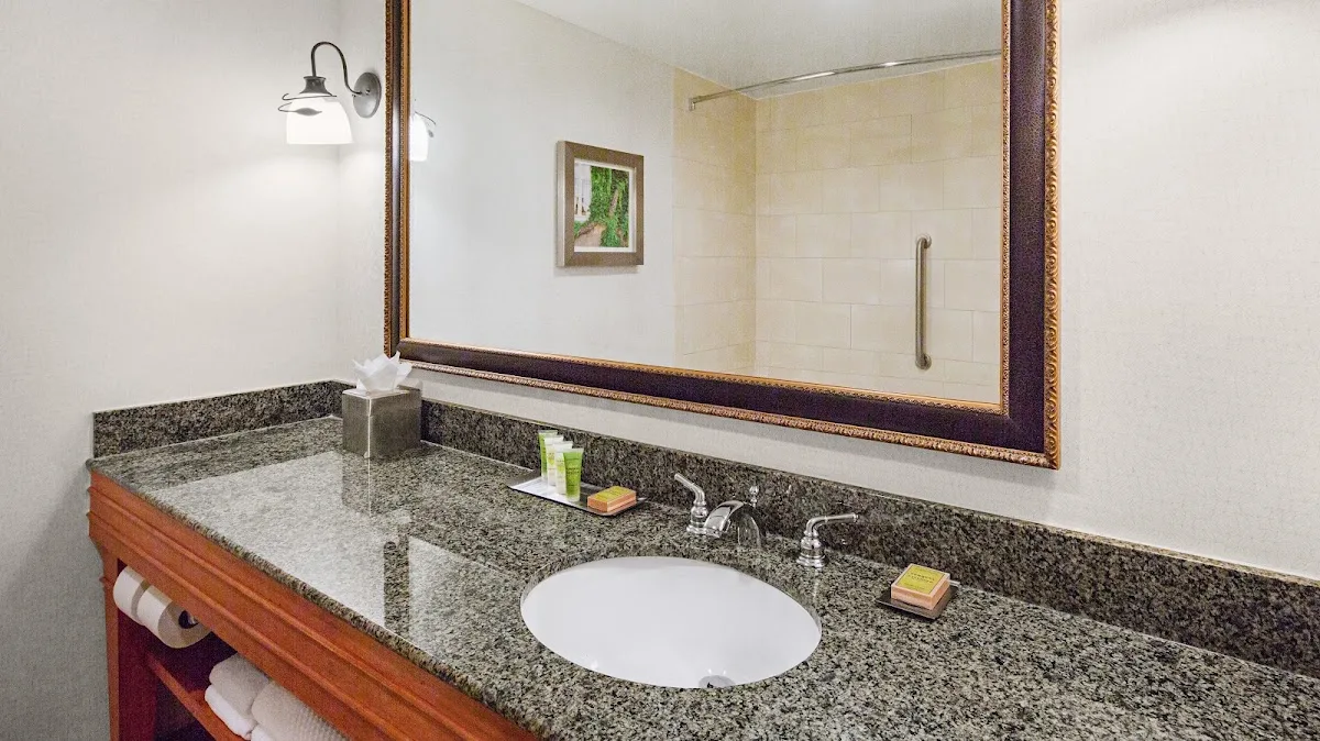 DoubleTree by Hilton Hotel Raleigh-Durham Airport at Research Triangle Park 3