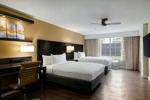 Courtyard by Marriott Charleston Historic District 3