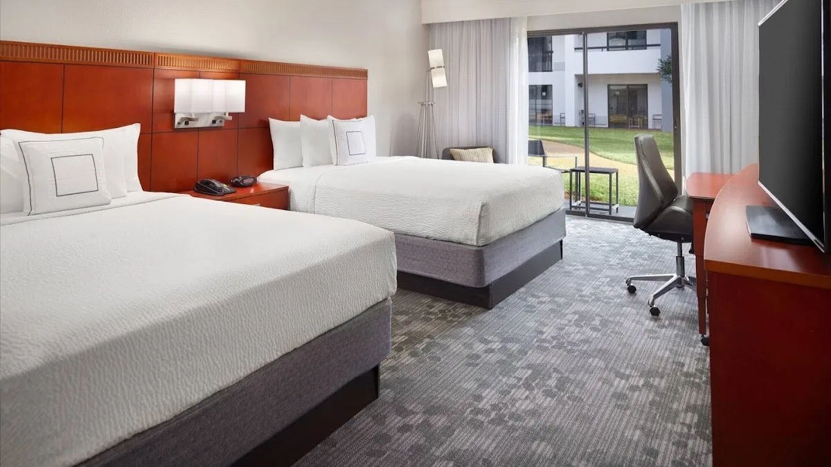 Courtyard by Marriott Atlanta Airport South/Sullivan Road 2
