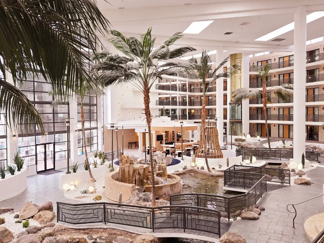 Embassy Suites by Hilton Phoenix Biltmore 2