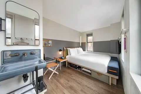 Moxy NYC Times Square 3