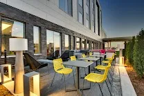 Close proximity to Chicago O’Hare Airport