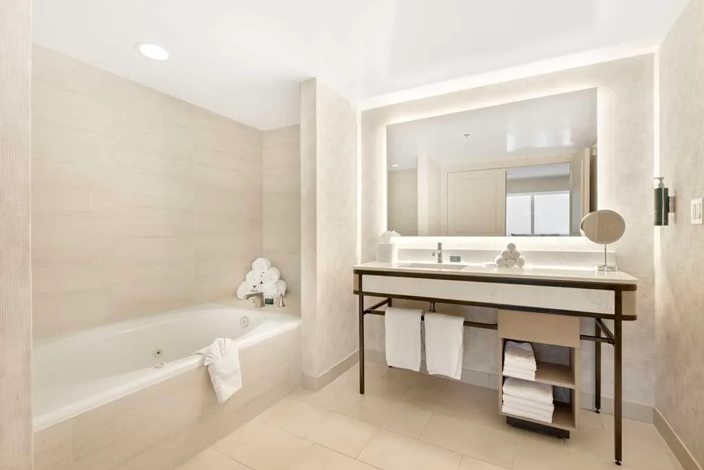 Hilton Anaheim 4