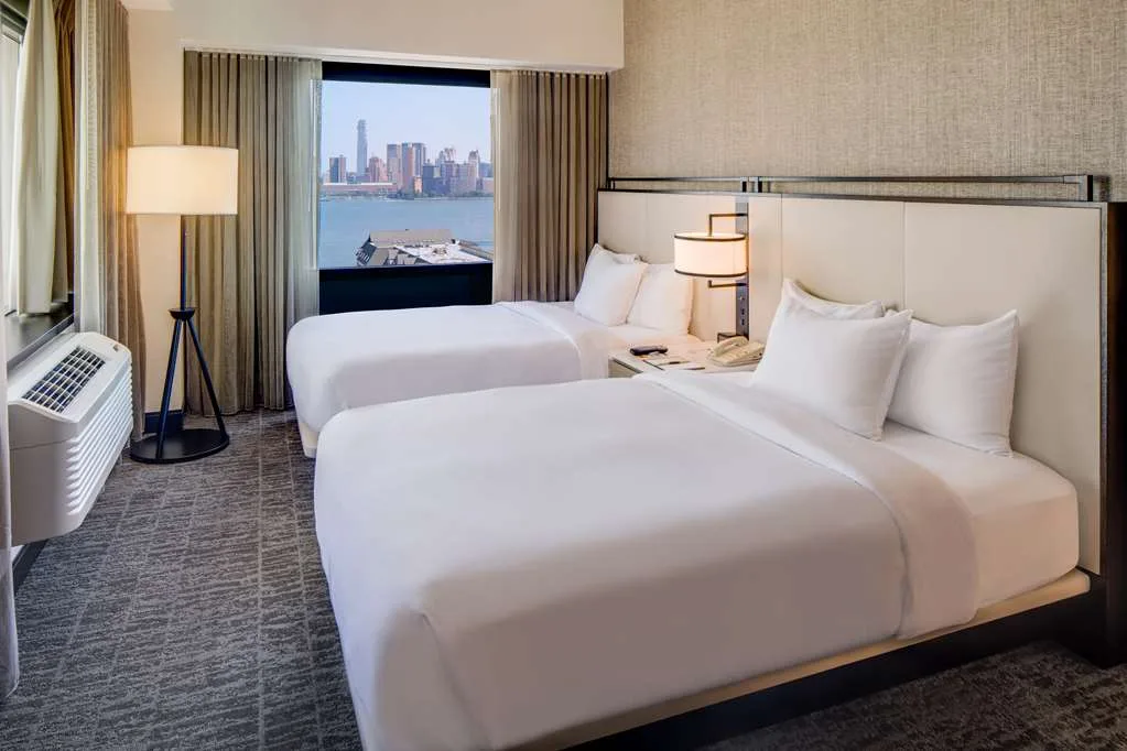 DoubleTree by Hilton Hotel & Suites Jersey City 3