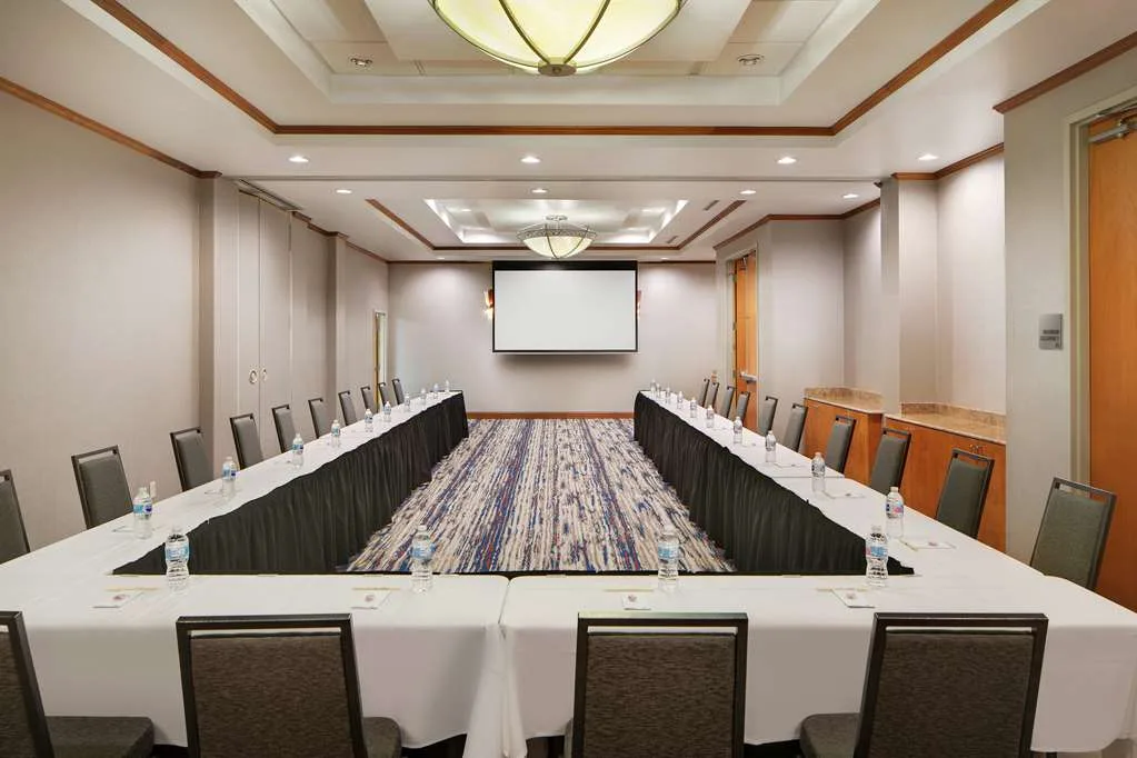 DoubleTree by Hilton Richmond Airport 5