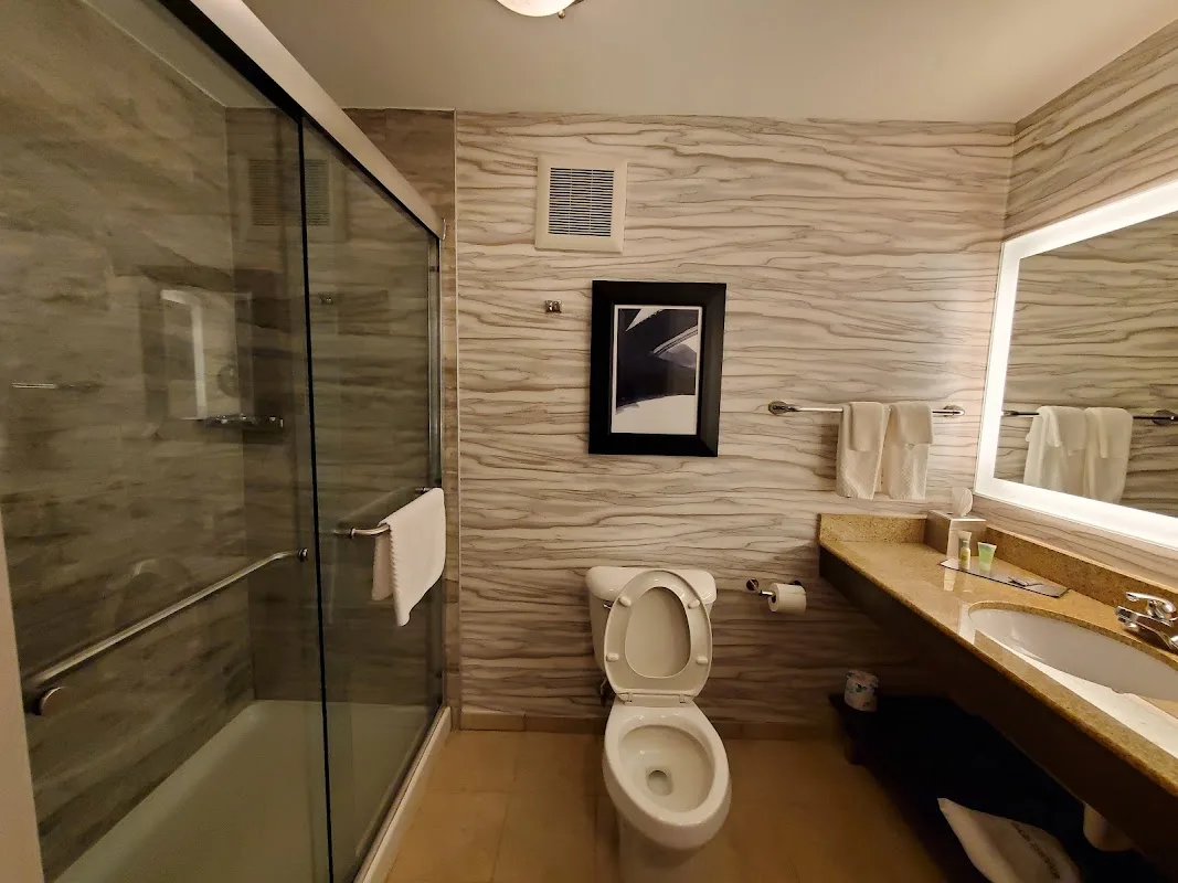 DoubleTree by Hilton Richmond Airport 4