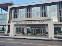 Convenient access to shopping and dining