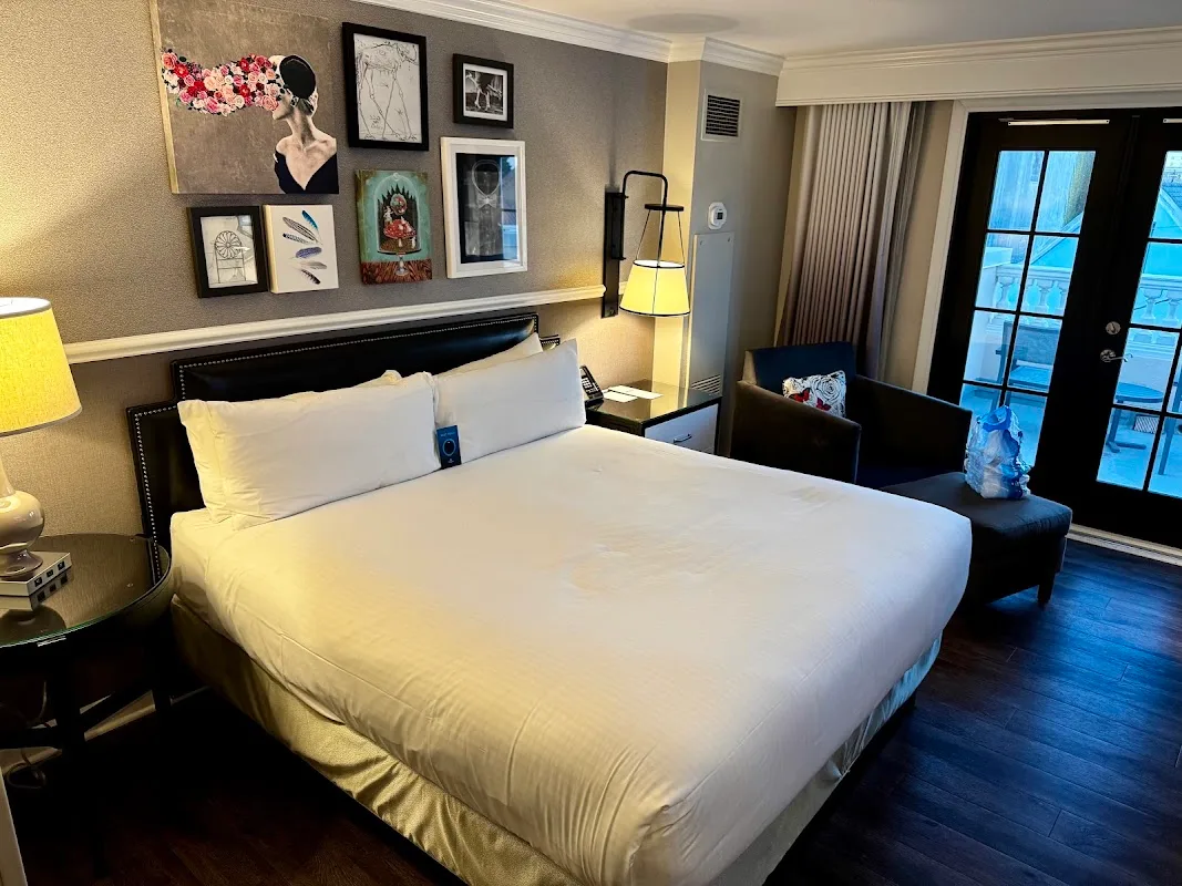 The Lindy Renaissance Charleston Hotel 3