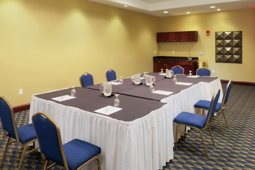 DoubleTree by Hilton Hotel Greensboro 5