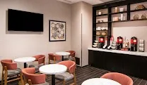 24/7 cafe with complimentary breakfast options