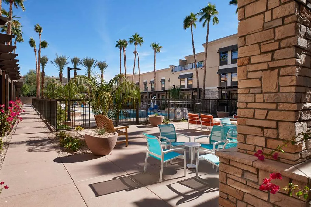Hampton Inn & Suites Phoenix/Scottsdale on Shea Boulevard 2