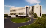 Central to restaurants and attractions in Overland Park