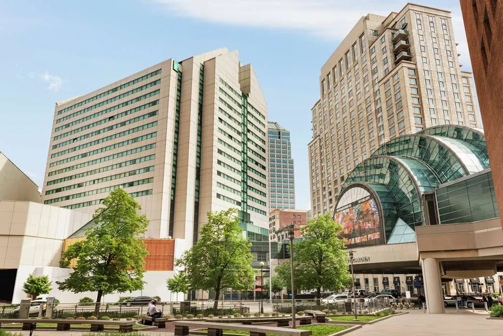 Embassy Suites by Hilton Indianapolis Downtown 2
