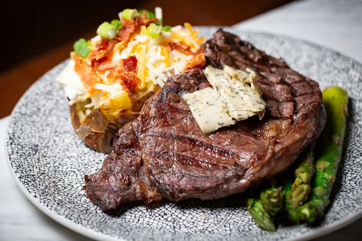 Rowdy Tiger Whiskey Bar & Kitchen 5
