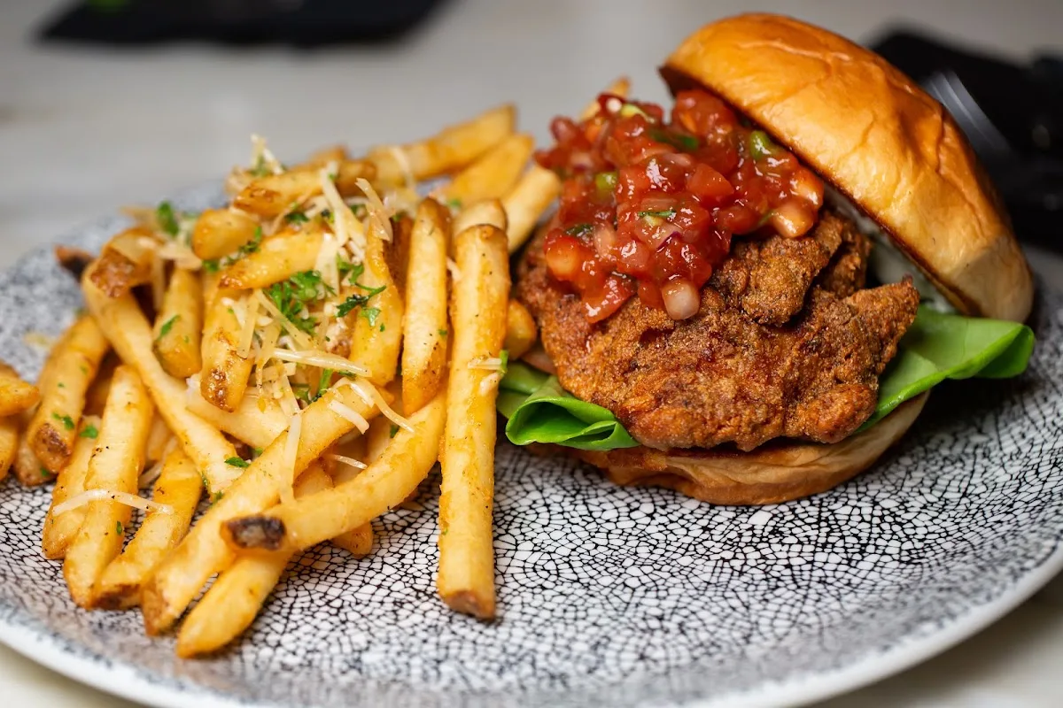 Rowdy Tiger Whiskey Bar & Kitchen 3