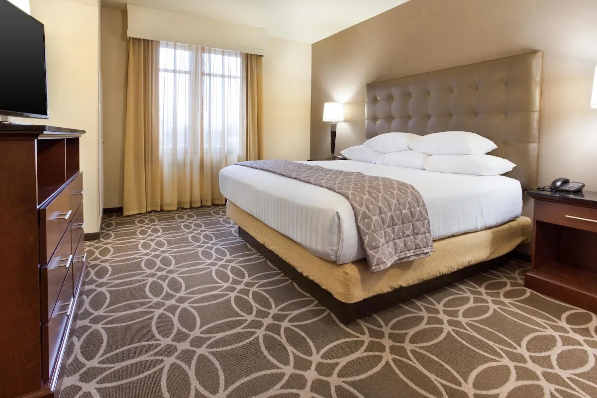 Drury Inn & Suites Louisville North 5