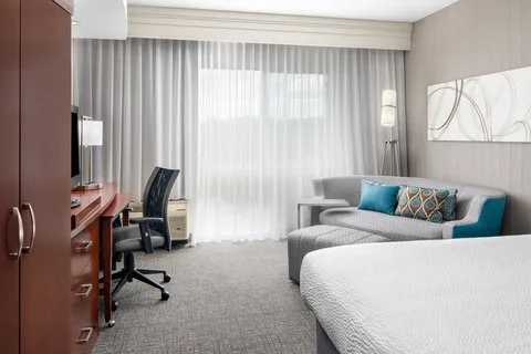 Courtyard by Marriott Raleigh North/Triangle Town Center 2