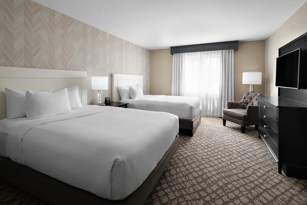 DoubleTree Suites by Hilton Hotel Charlotte - SouthPark 2