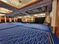 Multi-floor event spaces near the lobby