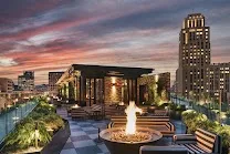Panoramic Rooftop Views with Multiple Dining Options