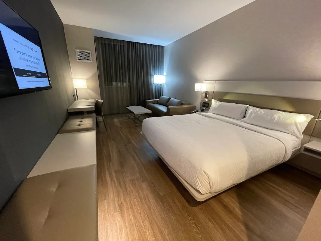 AC Hotel by Marriott Miami Aventura 3