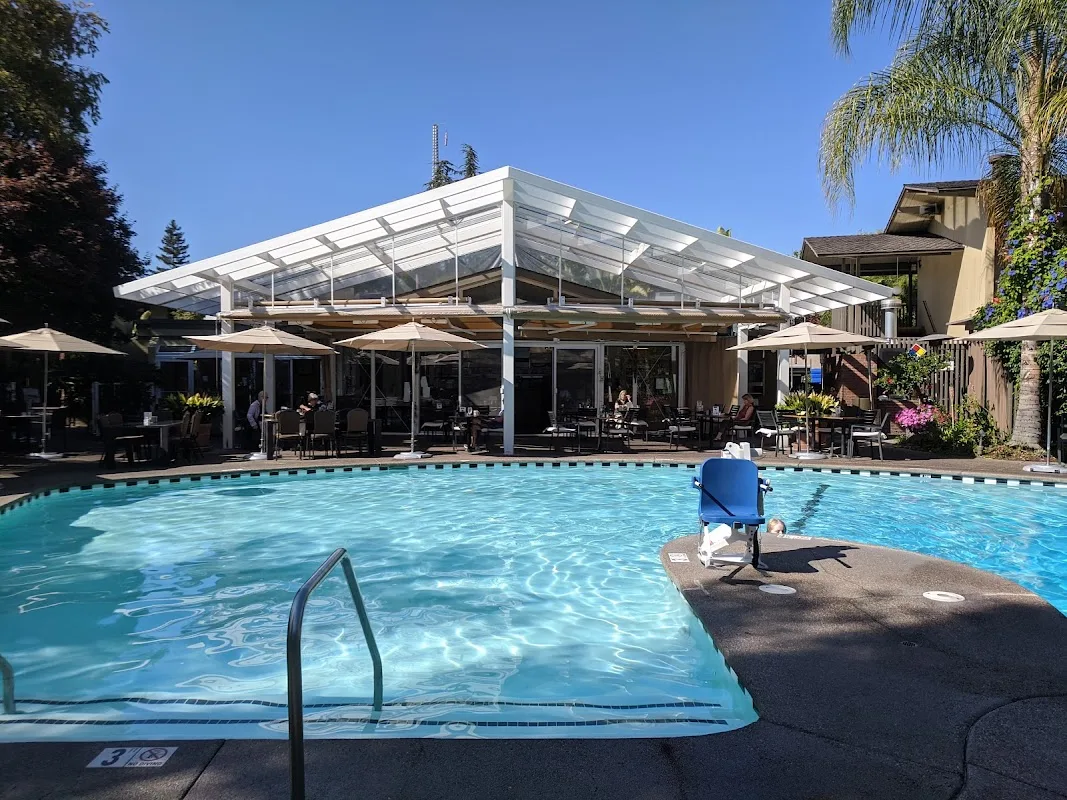 Dinah's Garden Hotel 3