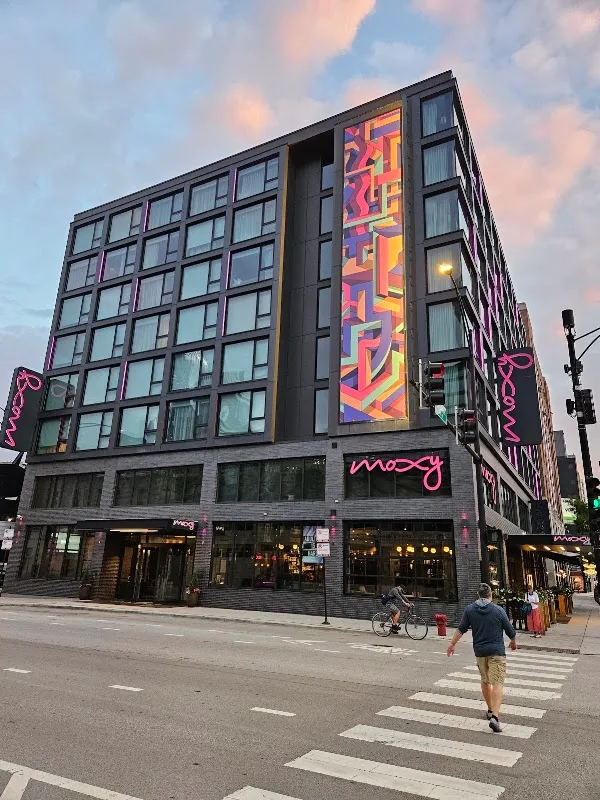 Moxy Chicago Downtown 5