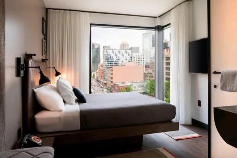 Moxy Chicago Downtown 2
