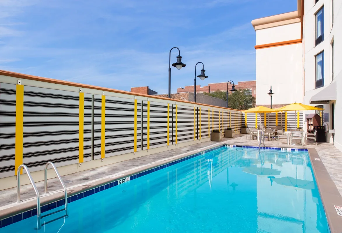 DoubleTree by Hilton Hotel Savannah Historic District 2